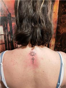 Srta Lotus Unalome Dvmesi / Lotus Unalome Tattoo on Back
