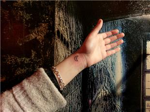 El Bileine Hilal Ay Dvmesi / Moon Tattoo on Hand 