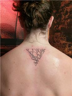 Ters gen inde Dallar Srt Dvmesi / Branches in Inverted Triangle Tattoo