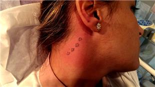 Boyun Kulak Arkas Minik Yldzlar Dvmesi / Star Tattoos on Neck