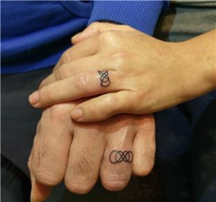 İç içe Geçmiş Çift Sonsuzluk Alyans Yüzük Dövme / Double Infinity Finger Ring Tattoos