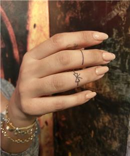 Parmak zerine izgi ve Fiyonk Kurdele Dvmesi / Line and Ribbon Tattoo on Finger