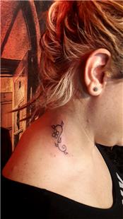 Boyuna Sarmak iek Dvmesi / Flower Ivy Tattoo on Neck