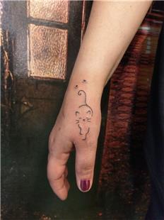 El zerine Yryen Kedi ve Pati Dvmesi / Cat Walk and Paw Tattoo on Hand