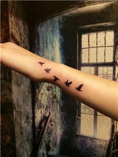 Bilekte Uan Kular Dvmesi / Flying Birds Tattoo