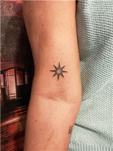 Kol zerine Glgeli Yldz Dvmesi / Star Tattoos