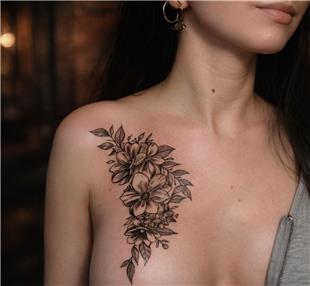 G���s �zerine �i�ek D�vmeleri / Flower Tattoos on Chest