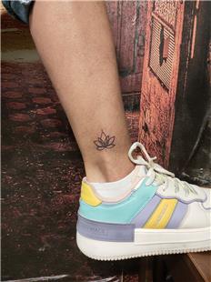 Ayak Bileine Minimal Lotus Dvmesi / Minimal Lotus Tattoo on Ankle