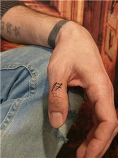 Parmak zerine 17 Dvmesi / 17 Tattoo on Finger