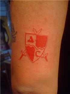 Krmz Kl ve Kalkan Dvmesi / Sword Shield Red Tattoo