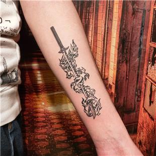Katana K�l�� ve Alevler D�vmesi / Katana Sword and Flames Tattoo