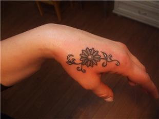 El zerine iek Sarmak Dvmeleri / Flowers and Ivy Tattoos on Hand