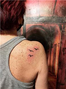 Omuza Kular Dvmesi / Flying Birds Tattoo