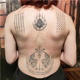 Sak Yant Sırta Kaplan Yazı Lotus Dövmesi / Sak Yant Tiger Lotus Back Tattoo