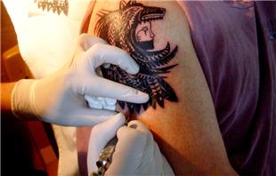 Kzlderili Aztek Kurt Ba inde Atmaca Maskesi ve nsan Figr Dvmesi / Indian Aztec Wolf Hawk Human Tattoo Desing