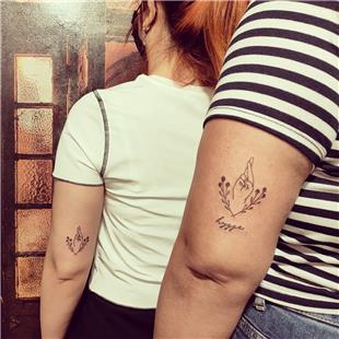 ans Dvmesi apraz Parmaklar ve elenk Dvmesi / Crossed Fingers Luck Tattoo