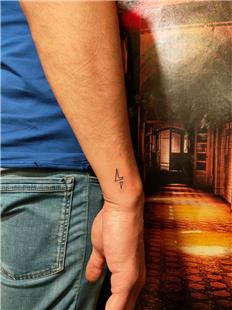 Şimşek Sembolü Dövmesi / Lightning Symbol Tattoo