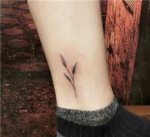 Ayak Bileğine Yaprak Dövmesi / Leaf Tattoo on Anklet