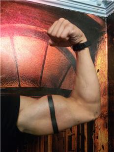 Üst Kola Siyah Bant Dövmesi / Black Band Tattoo on Arm