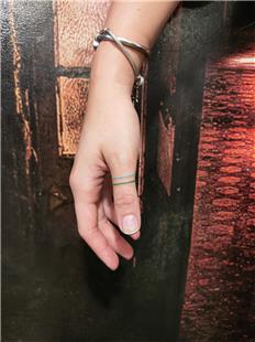 Parmaa Renkli izgi Dvmesi / Colored Line Finger Tattoo