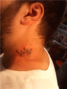 Boyuna Taç Dövmesi / Neck Crown Tattoo