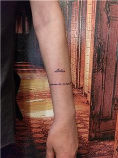 Yara Kesin İzi Üzerine Latince Yazı Dövmesi / Scar Cover Up Tattoo
