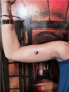 Kol İçine Minimal Yin Yang Dövmesi / Yin Yang Tattoo