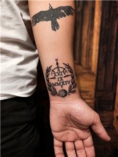 Bile�e Pusula �elenk Ay D�vmesi / Compass Wreath Moon Tattoo