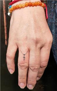 Parmaa Ha Dvmesi / Cross Tattoo on Finger