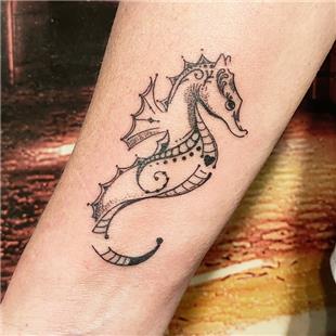 Denizatı Dövmesi / Seahorse Tattoo