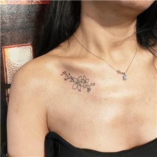 Omuza iek Dvmesi / Flower Tattoo on Collarbone