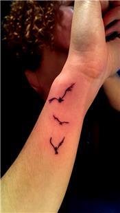 Bilekte Uan Kular  Dvmesi / Flying Birds Tattoo